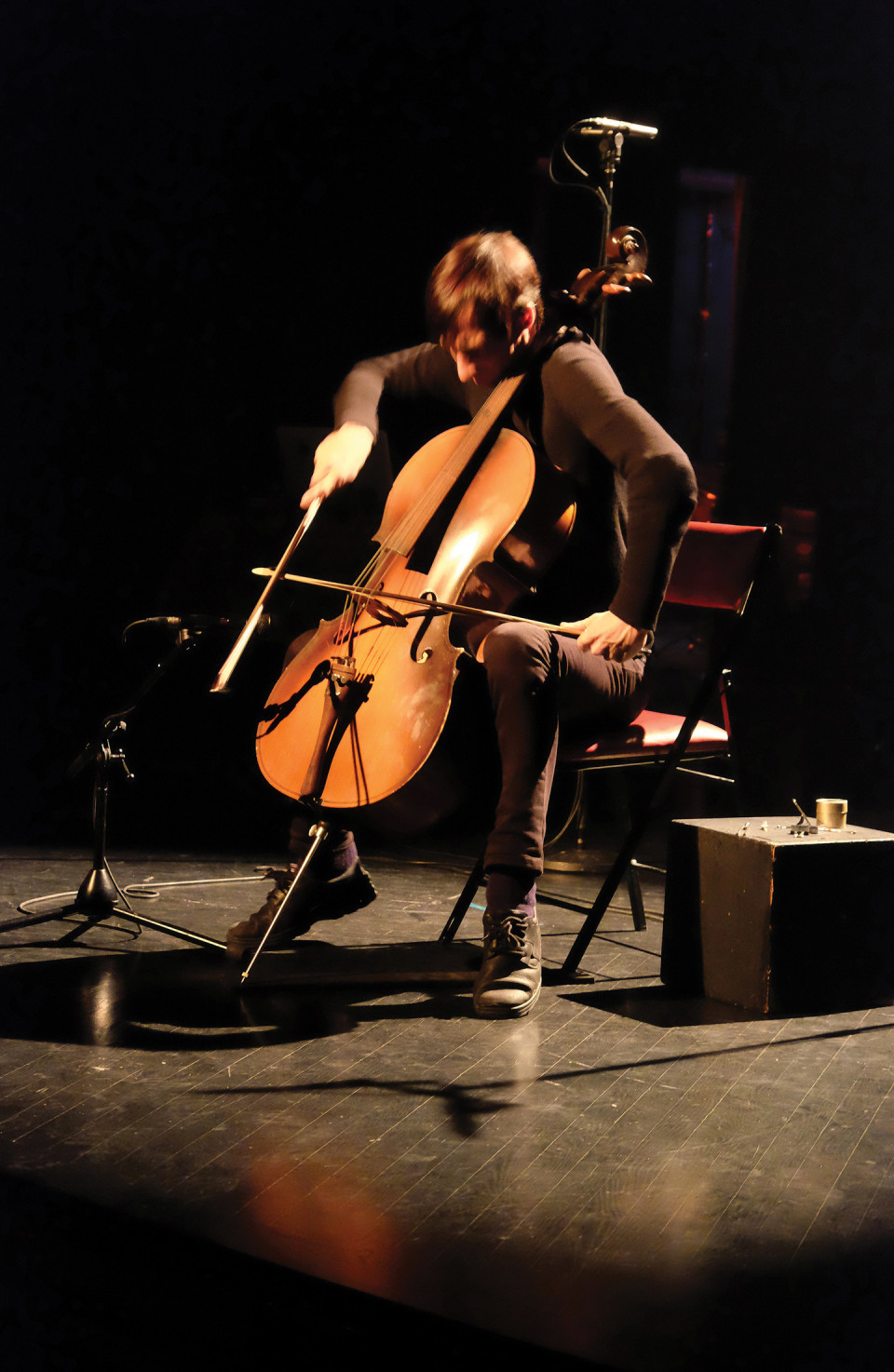 Rémy Bélanger de Beauport in concert at DAME: Archive / mémoire [Photograph: Céline Côté, Montréal (Québec), February 16, 2017]