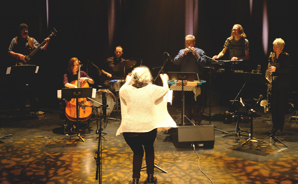 Photographie de la scène lors de la captation vidéographique à l’Amphithéâtre — Le Gesù [Photo: Céline Côté, Montréal (Québec), 26 novembre 2020]