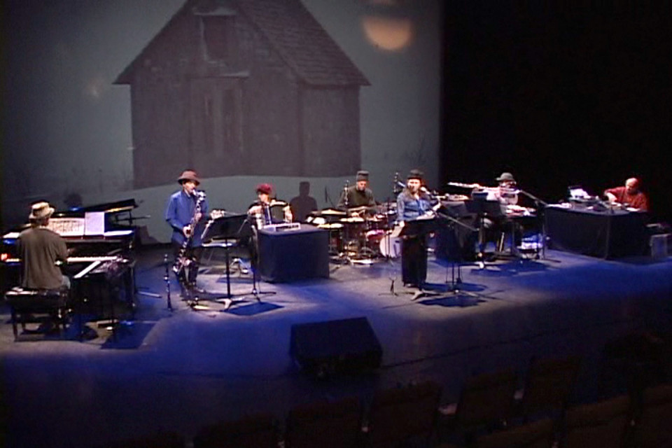 Ensemble SuperMusique (ESM) lors du concert «Nouvelle musique d’hiver» de Joane Hétu au Musée d’art contemporain de Montréal [Photo: Luc Beauchemin, Montréal (Québec), 6 mars 2003]