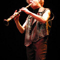 Lori Freedman / Soirées de musique fraîche, Salle Multi – Méduse, Quebec City (Québec) [Photograph: Idra Labrie, Quebec City (Québec), April 17, 2004]