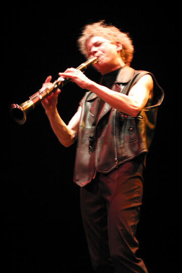Lori Freedman / Soirées de musique fraîche, Salle Multi – Méduse, Québec (Québec) [Photo: Idra Labrie, Québec (Québec), 17 avril 2004]