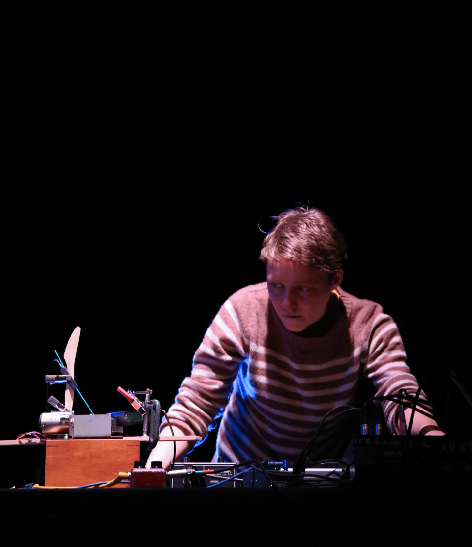Anne-F Jacques / Montréal / Nouvelles Musiques 2015: Cabaret Techno-LowTech 1, Agora Hydro-Québec – Cœur des sciences – UQAM, Montréal (Québec) [Photo: Andréa Cloutier, Montréal (Québec), 6 mars 2015]