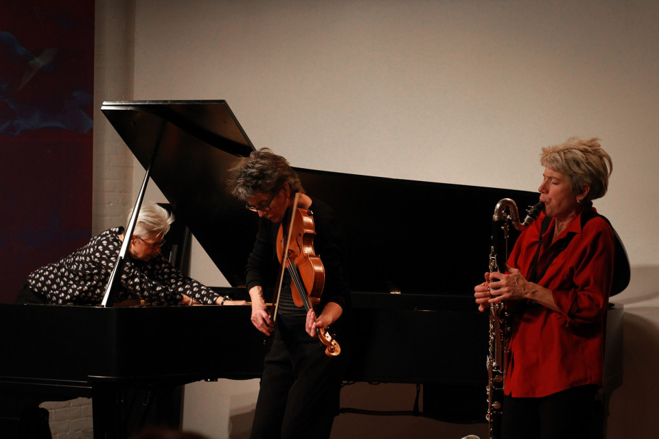 Left to right: Marilyn Lerner, Ig Henneman, Lori Freedman during the recording, in concert, of the album Réunion [Photograph: Lauren des Marteaux, Toronto (Ontario, Canada), December 2, 2016]