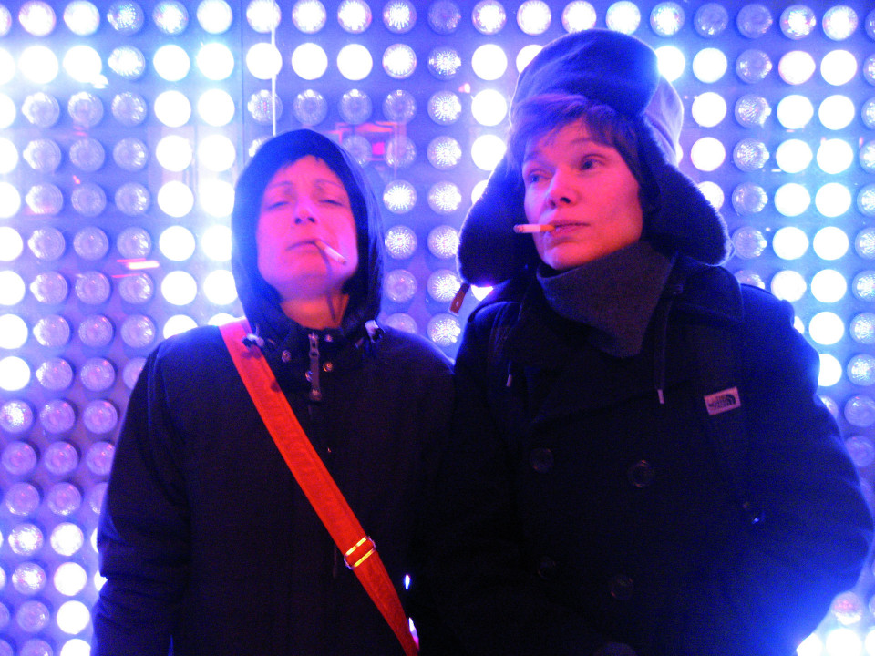 1&nbsp;0&nbsp;0 (Nancy Tobin, Nikki Forrest) [Photograph: Mél Hogan, Montréal (Québec), December 2014]