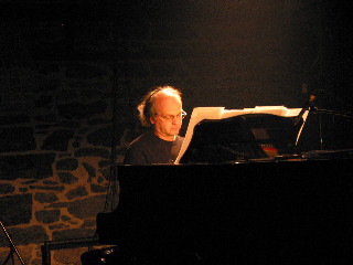 Jacques Drouin performing Move by Ludger Brümmer during Akousma (3), at the Monument-National [Photo: Luc Beauchemin, Montréal (Québec), November 3, 2006]