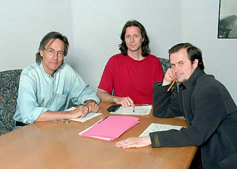 Les membres du jury du Concours des jeunes compositeurs de la Fondation SOCAN: Allan Gordon Bell, Jean-François Denis, Chris Paul Harman [Photo: Barry Roden, Toronto (Ontario, Canada), juin 2002]