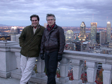 Theodore Lotis, compositeur participant au Rien à voir (14), et Robert Normandeau au Belvedère sud du Mont-Royal [Photo: Anick La Bissonnière, Montréal (Québec), octobre 2003]