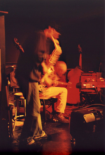 ’Gypt Gore (Philémon, Sam Shalabi) live at Le Va-et-vient [Photo: James Schidlowsky, Montréal (Québec), March 26, 2003]