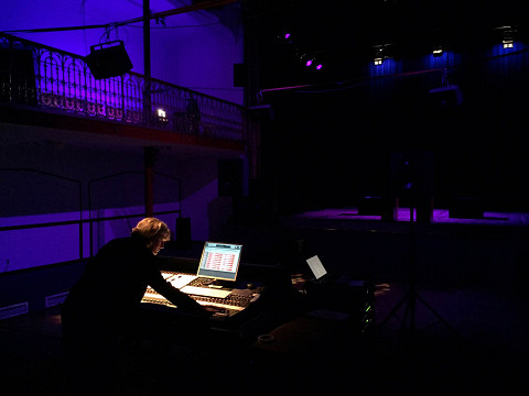 Elizabeth Anderson in rehearsal for the concert ÉlectroBelge [Photograph: Rafael Muñoz Gomez, Brussels (Belgium), March 23, 2016]