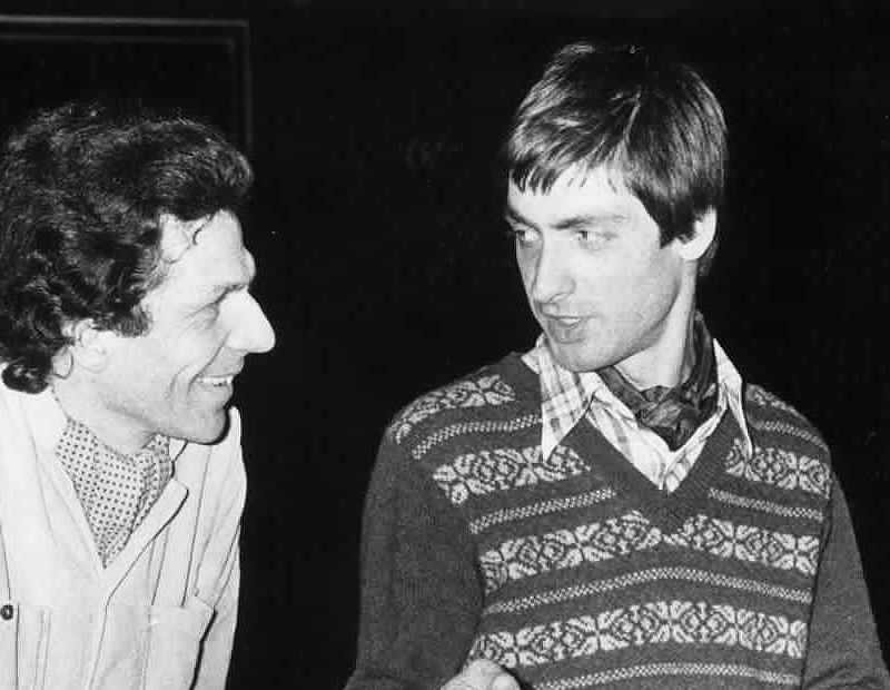 Patrick Ascione — with painter [rouge_je] (left) — at his first solo concert, “Son Mu”, Grand Auditorium, Maison de Radio France [Photo: Ruska, Paris (France), February 22, 1982]
