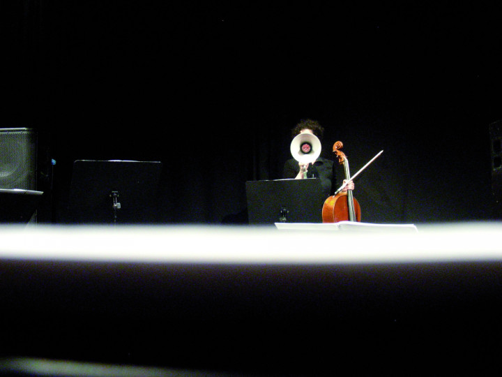Isabelle Bozzini performing Le mensonge et l’identité by Jean Derome and Joane Hétu [Montréal (Québec), April 2, 2008]
