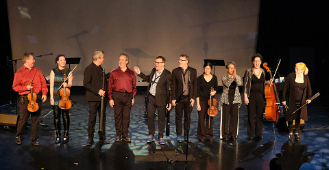 Salutation at the end of the concert [Photograph: Céline Côté, Montréal (Québec), October 5, 2018]
