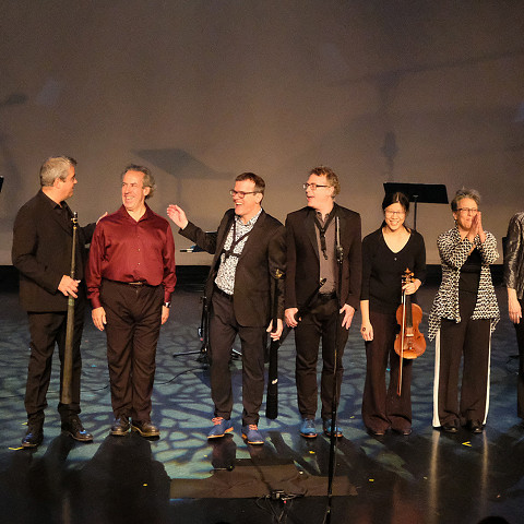 Salute at the end of the concert [Photograph: Céline Côté, Montréal (Québec), October 5, 2018]