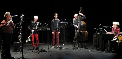 De gauche à droite: Jean Derome; Lori Freedman; Gabriel Dharmoo; Nicolas Caloia; Danielle Palardy Roger [Photo: Céline Côté, Montréal (Québec), 13 mars 2014]