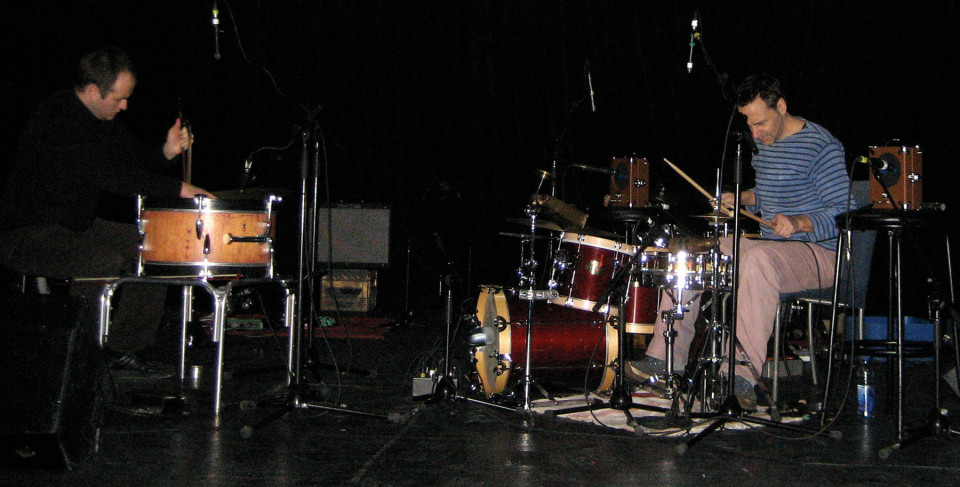 Isaiah Ceccarelli et Michel F Côté en concert pour le spectacle Ça cogne de Productions SuperMusique [Photo: Joane Hétu, Montréal (Québec), 10 décembre 2008]