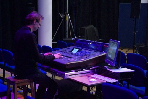 Jean-François Denis en répétition pour le concert empreintes DIGITALes @ 20: Cinema for the Ears dans le cadre du Huddersfield Contemporary Music Festival [Photo: Scott Hewitt, Huddersfield (Angleterre, Royaume-Uni), 24 novembre 2010]