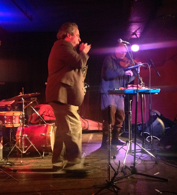 Jean Derome et Malcolm Goldstein en concert lors du lancement du disque 6 improvisations [Montréal (Québec), 11 décembre 2013]
