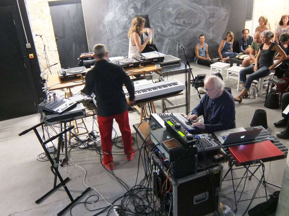 Harpon (Jean-Jacques Birgé, Amandine Casadamont) et Francis Dhomont lors du dernier test de son juste avant le concert [Photo: (Phonurgia), Arles (Bouches-du-Rhône, France), 1 août 2016]