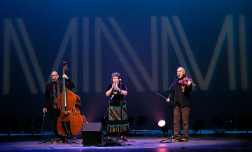 Eguiluz Trio (Stéphane Diamantakiou, Géraldine Eguiluz, Jean René) during the Le cabaret qui ruisselle concert, as part of the Montréal / Nouvelles Musiques 2021 festival. [Photo: Céline Côté, Montréal (Québec), February 24, 2021]