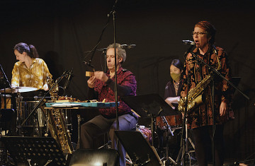 Ensemble SuperMusique (ESM) / Aussi sur la photo: Corinne René, Jean Derome, Joane Hétu [Photo: Céline Côté, Montréal (Québec), 23 novembre 2021]