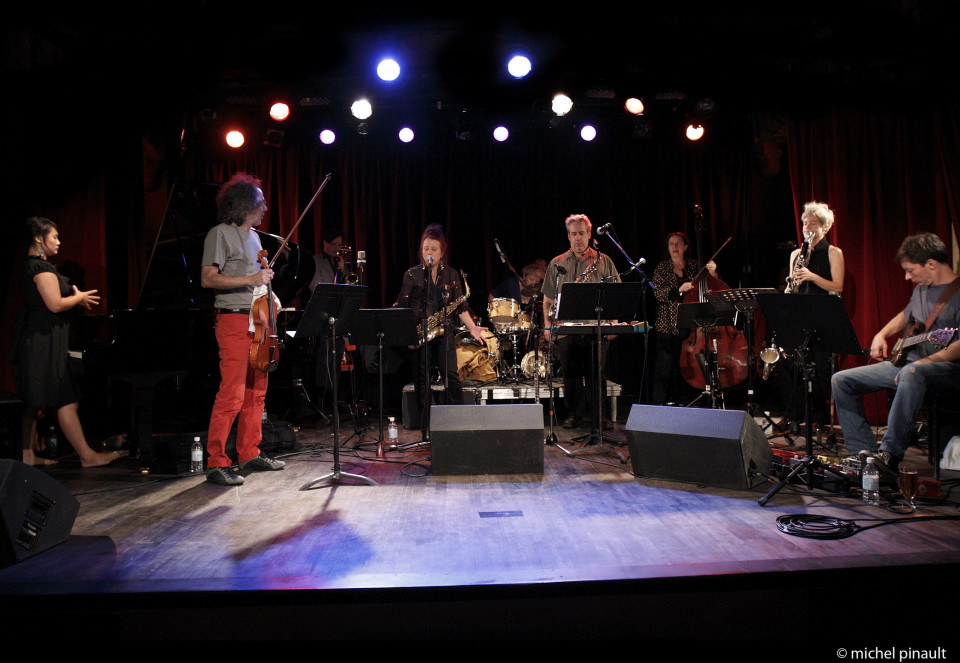 Ensemble SuperMusique (ESM) / Concert, Cabaret Lion d’Or, Montréal (Québec) [Photograph: Michel Pinault, Montréal (Québec), October 8, 2011]