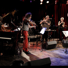Ensemble SuperMusique (ESM) / Joëlle Léandre + Ensemble SuperMusique, Cabaret Lion d’Or, Montréal (Québec) [Photo: Michel Pinault, Montréal (Québec), 8 octobre 2011]