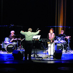 Ensemble SuperMusique (ESM) in concert at the Festival des musiques de création (FMC) (left to right: Diane Labrosse; Danielle Palardy Roger; Joane Hétu; Pierre Tanguay; Martin Tétreault and Jean Derome, conductor) [Photograph: Jonathan , Jonquière (Québec), May 18, 2013]