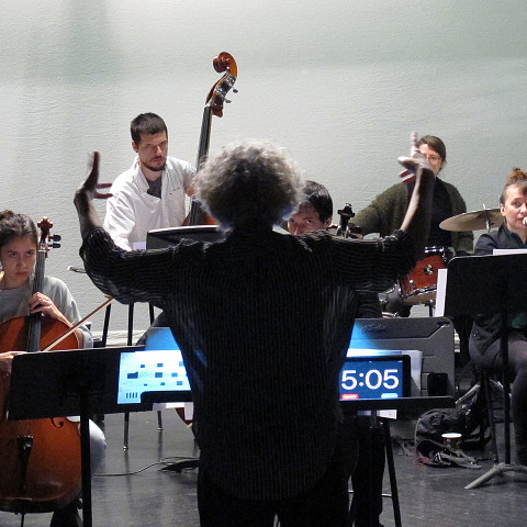 De jeunes musiciens de l’Ensemble SuperMusique (ESM) participent au stage dirigé par Danielle Palardy Roger [Photo: Céline Côté, Montréal (Québec), 6 mai 2017]