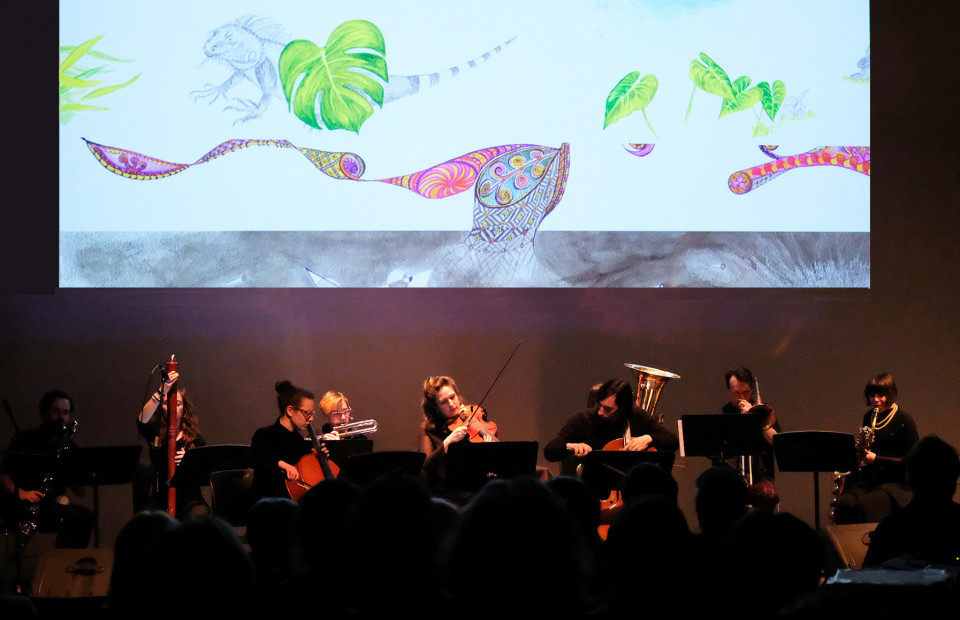 Ensemble SuperMusique (ESM) interpréte lors du concert Spationautes la pièce Spationautes de Cléo Palacio-Quintin [Photo: Céline Côté, Montréal (Québec), 10 avril 2019]