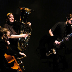 Ensemble SuperMusique (ESM) performs at Spationautes concert the Ana Dall’Ara-Majek, Ida Toninato’s Voyage en Tétronie piece [Photograph: Céline Côté, Montréal (Québec), April 10, 2019]