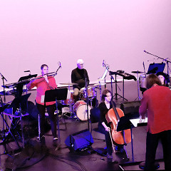 Ensemble SuperMusique (ESM) / Ensemble SuperMusique: Monnomest, Espace orange – Édifice Wilder – Espace danse, Montréal (Québec) [Photograph: Céline Côté, Montréal (Québec), November 2023]
