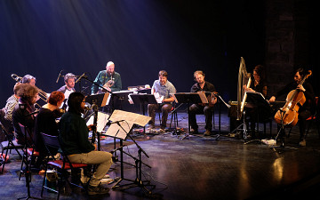 Grand groupe régional d’improvisation libérée (GGRIL) performing Jean-Luc Guionnet’s Tatouage miroir [Photo: Céline Côté, Montréal (Québec), April 7, 2019]
