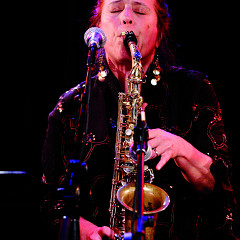 Joane Hétu / Concert, Cabaret Lion d’Or, Montréal (Québec) [Photograph: Michel Pinault, Montréal (Québec), October 8, 2011]