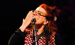 Joane Hétu en concert au Festival des musiques de création (FMC) [Photo: Jonathan , Jonquière (Québec), 18 mai 2013]