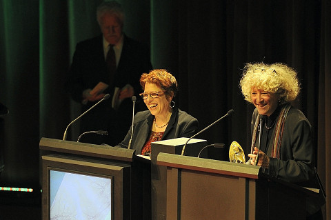 Joane Hétu, Danielle Palardy Roger lors du 20e Gala des Prix Opus à la Salle Bourgie à Montréal [Photo: Suzanne O’Neil — CQM, Montréal (Québec), 5 février 2017]