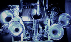 Totem électrique: Totem électrique X, Studio multimédia – Conservatoire de musique de Montréal, Montréal (Québec) / Inside Your Ears, Espace bleu – Édifice Wilder – Espace danse, Montréal (Québec) [Photo: Nicolas Bernier, Montréal (Québec)]