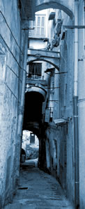 [Image: Emmanuelle Léonard, 2004]