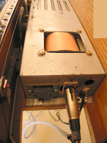 Ondes Martenot, 1976 (7e génération depuis 1928; 1e génération transistorisée); instrument de Suzanne Binet-Audet. 14/38 [Photo: Luc Beauchemin, Boucherville (Québec), avril 2005]
