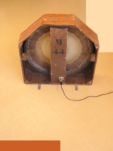 Ondes Martenot, 1976 (7e génération depuis 1928; 1e génération transistorisée); instrument de Suzanne Binet-Audet. 30/38 [Photo: Luc Beauchemin, Boucherville (Québec), avril 2005]