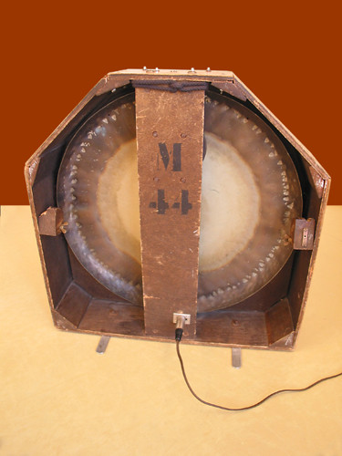 Ondes Martenot, 1976 (7e génération depuis 1928; 1e génération transistorisée); instrument de Suzanne Binet-Audet. 31/38 [Photo: Luc Beauchemin, Boucherville (Québec), avril 2005]