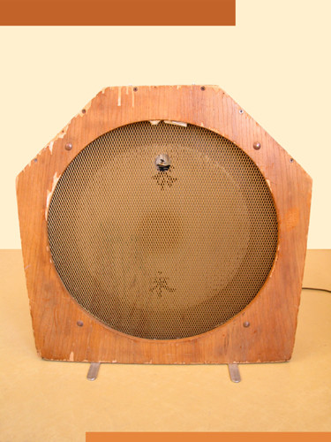 Ondes Martenot, 1976 (7e génération depuis 1928; 1e génération transistorisée); instrument de Suzanne Binet-Audet. 38/38 [Photo: Luc Beauchemin, Boucherville (Québec), avril 2005]