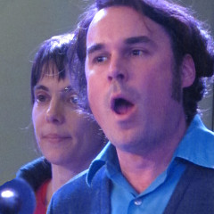 Susanna Hood, Alexandre St-Onge chantant dans la chorale Chorale Joker [Photo: Céline Côté, Montréal (Québec), 1 mars 2013]