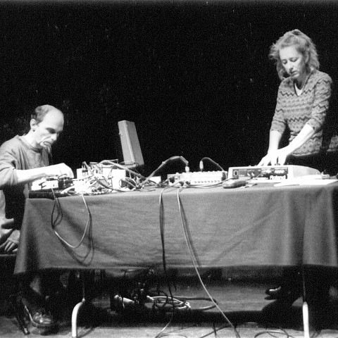 Parasites (Martin Tétreault, Diane Labrosse) en concert à La Chapelle [Photo: Céline Côté, Montréal (Québec), 27 novembre 2001]