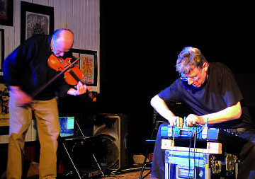  Malcolm Goldstein, Thomas Lehn in concert [Photo: Céline Côté, Montréal (Québec), April 17, 2012]