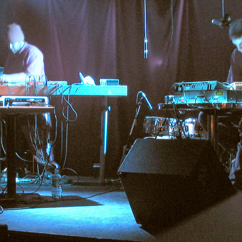 morceaux_de_machines in concert, O Patro Vys [Photograph: James Schidlowsky, Montréal (Québec), November 25, 2004]