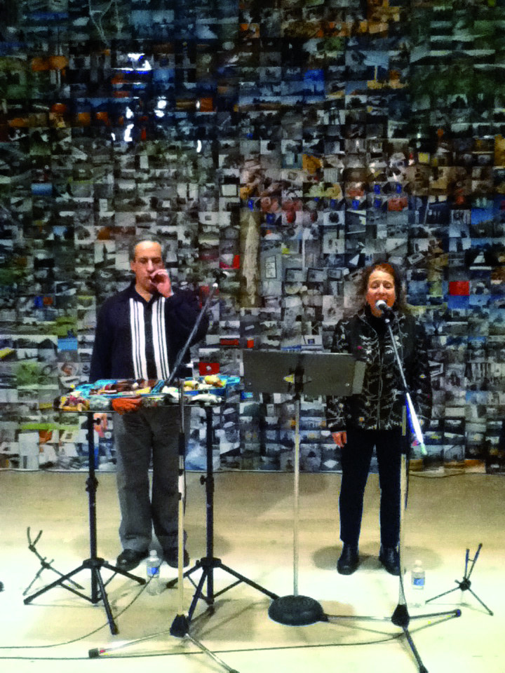 Nous perçons les oreilles (Jean Derome, Joane Hétu) en concert à la Galerie Open Space à Victoria [Victoria (Colombie-Britannique, Canada), 18 novembre 2011]