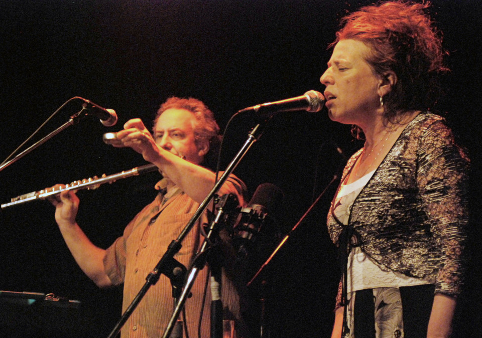 Nous perçons les oreilles (Jean Derome, Joane Hétu) en concert au Festival des musiques de création de Jonquière [Jonquière (Québec), 27 mai 2011]