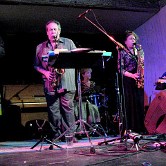 Evan Parker, Jean Derome, Danielle Palardy Roger, Joane Hétu, Martin Tétreault in concert at Montréal [Photograph: Céline Côté, Montréal (Québec), April 12, 2011]