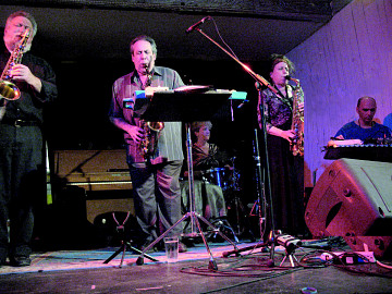 Evan Parker, Jean Derome, Danielle Palardy Roger, Joane Hétu, Martin Tétreault in concert at Montréal [Photo: Céline Côté, Montréal (Québec), April 12, 2011]