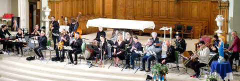 Ensemble SuperMusique (ESM) and Orchestre de musique expérimentale du DOC (OMEDOC) perform the piece Tags of Joane Hétu [Photograph: Céline Côté, Montréal (Québec), June 12, 2019]